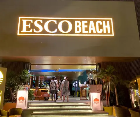 Esco Beach, Bar Lounge & Restaurant